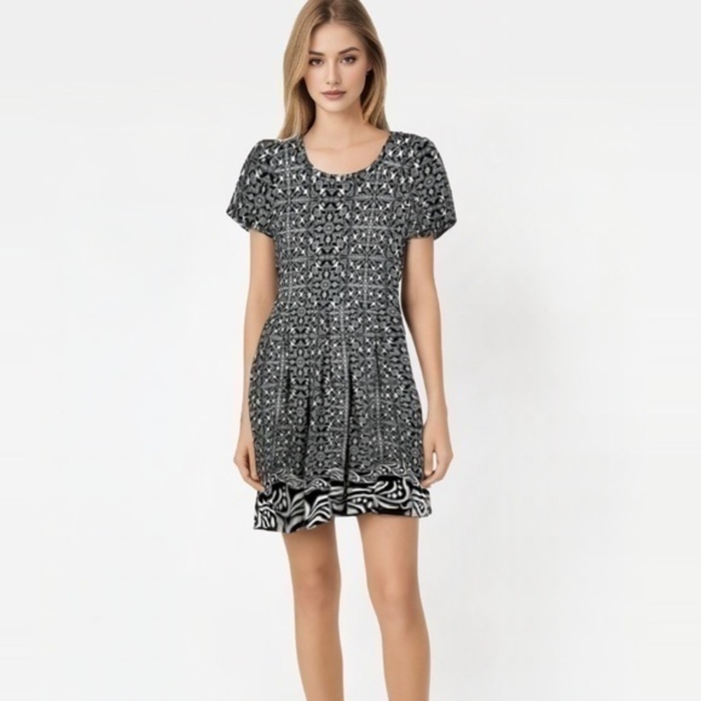 Lularoe Amelia Dress Womens size XS Flare Stretch Gorgeous White Black Pattern